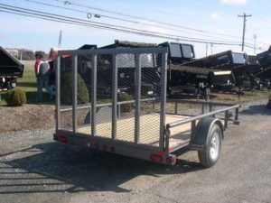 a small trailer is parked on the side of the road