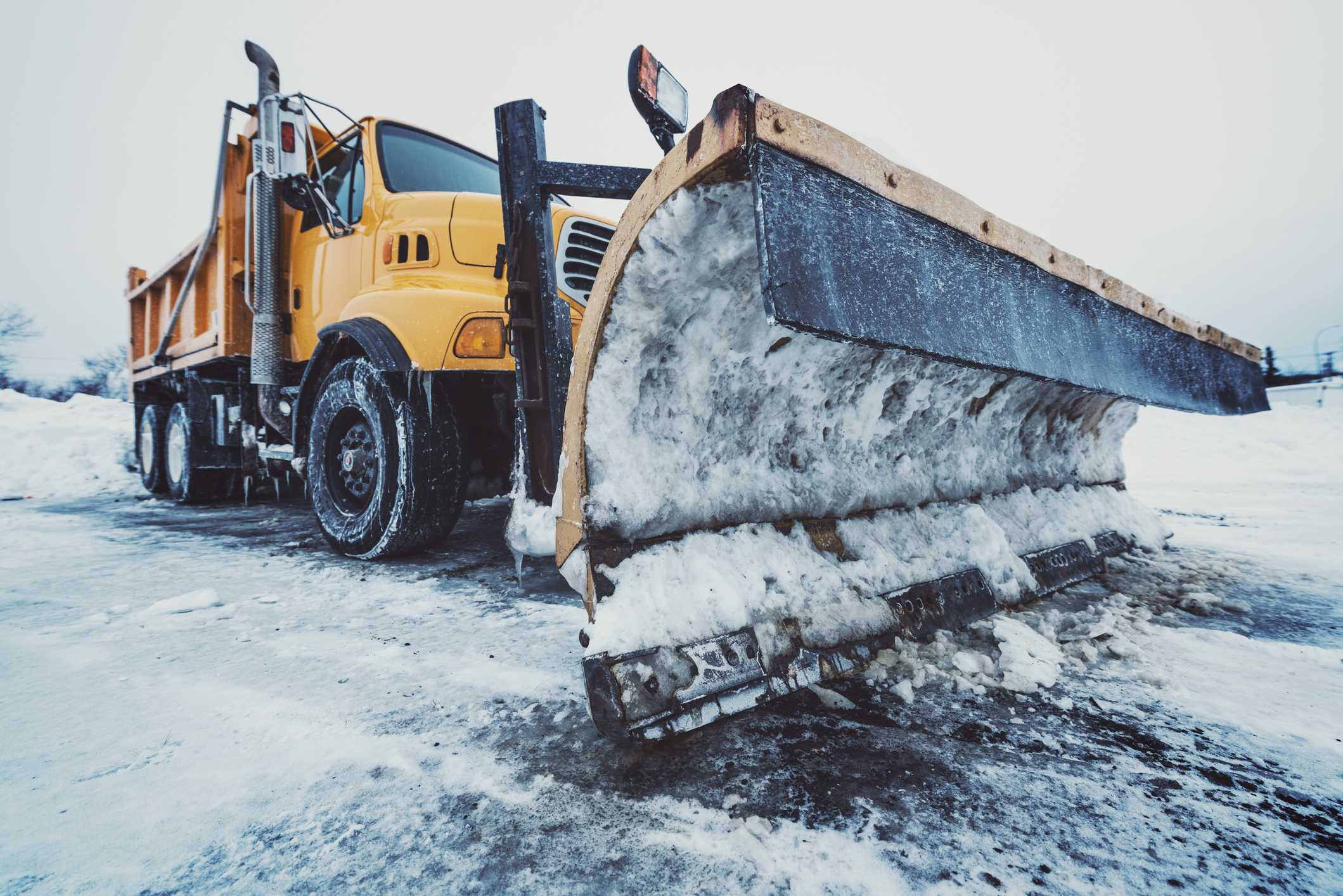 Tandem dump truck/snow plow